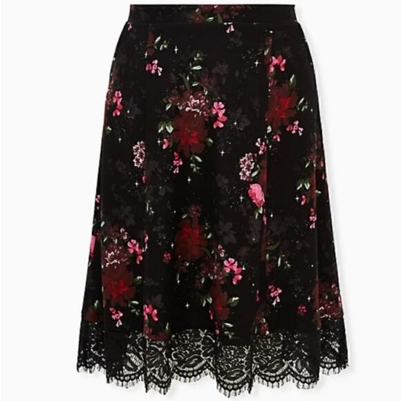 0X 12W Large Torrid Ponte Floral Lace Hem Skirt - Picture 2 of 12